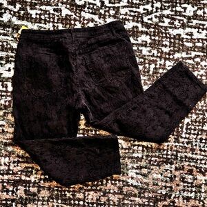 Simply Vera Vera Wang Navy Floral Textured Capris 10